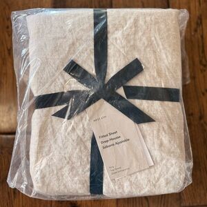 NWT West Elm European Flax Linen Fitted Sheet, King Size in Natural Flax Color.